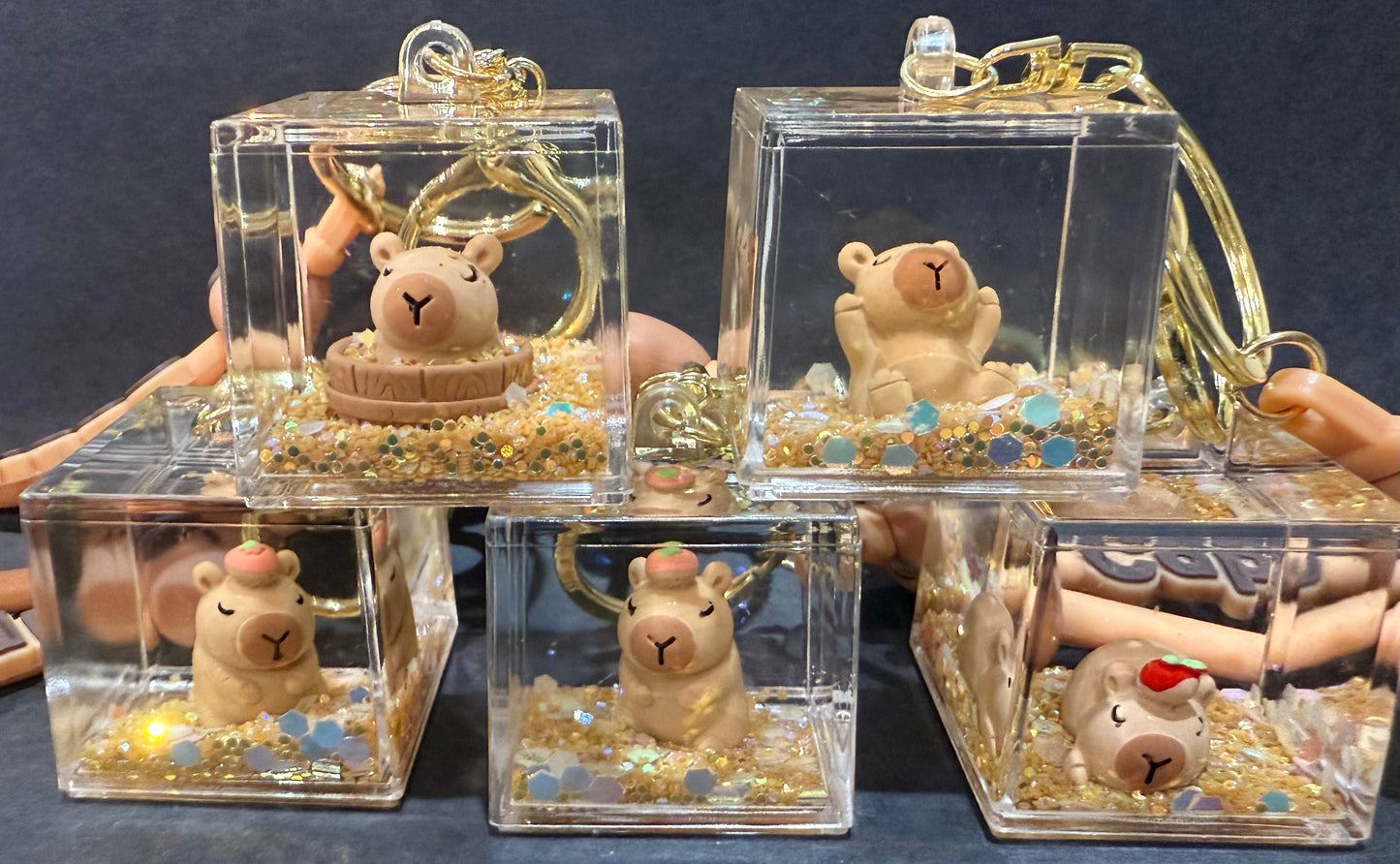 Trendy Capybara Liquid Glitter Keychain β Cute & Relaxing Charm